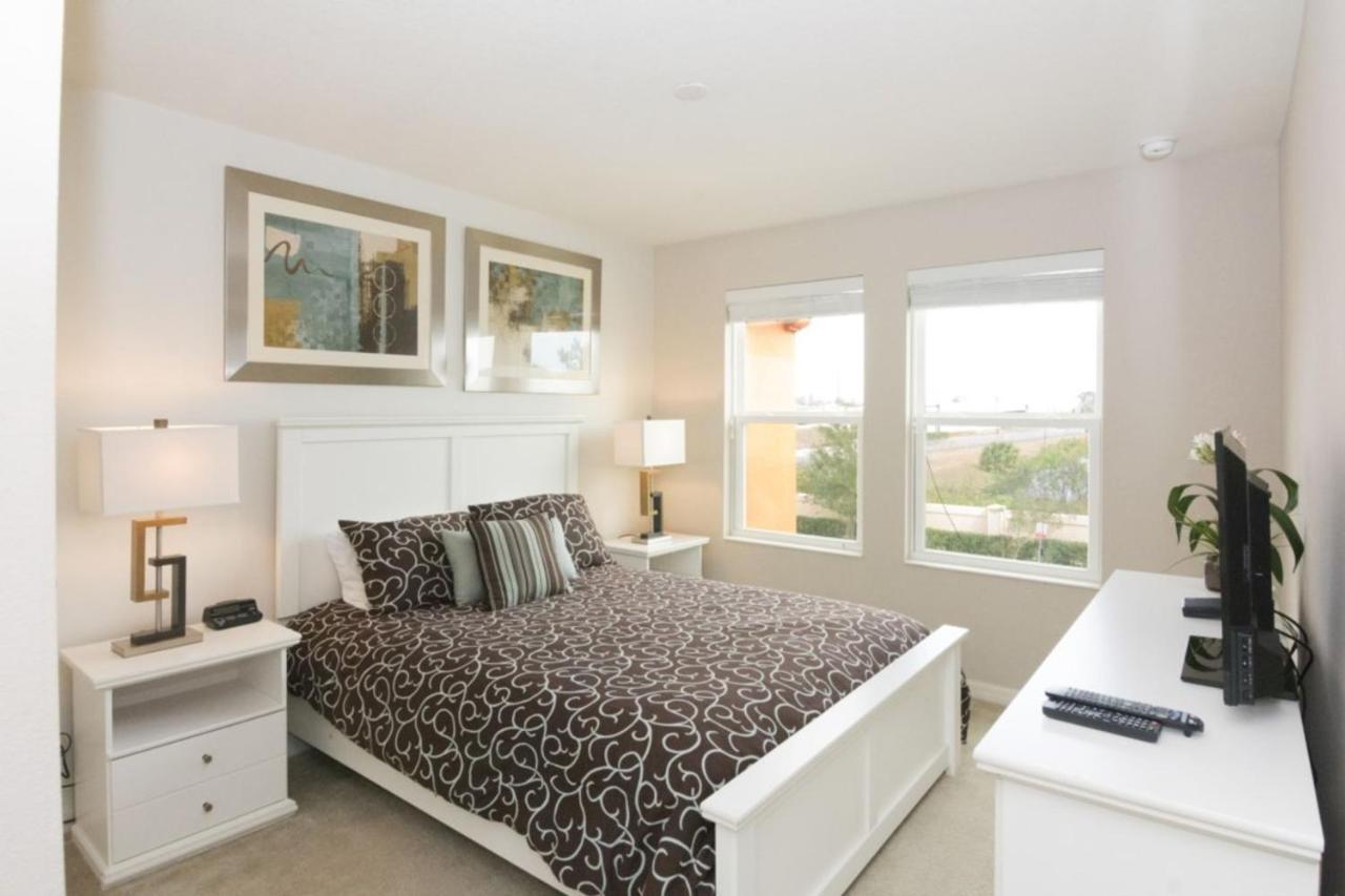 Cozy Townhome With Garage Next To Parks Cb3163 *
