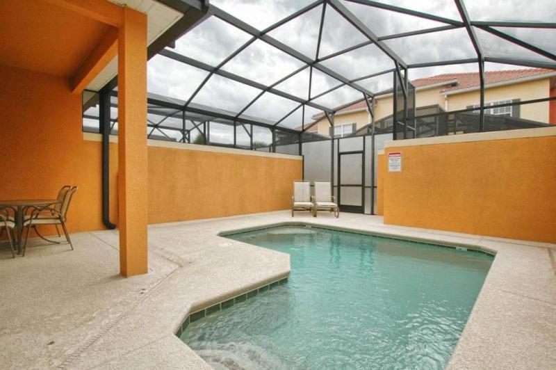 Beautiful 4 Bedroom Townhouse Located In Paradise Palms Holiday home