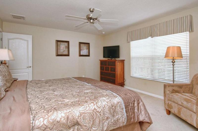 Beautiful 4 Bedroom Townhouse Located In Paradise Palms