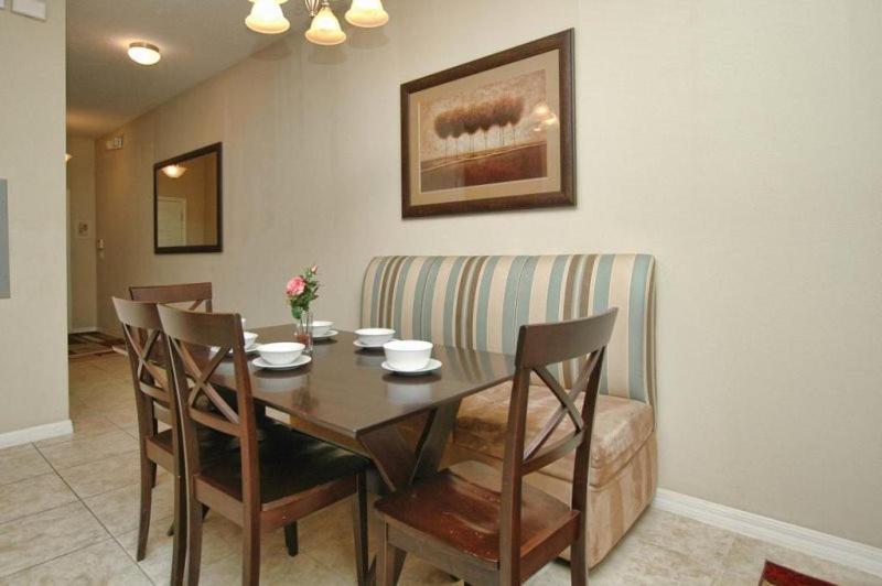 Beautiful 4 Bedroom Townhouse Located In Paradise Palms Holiday home Orlando