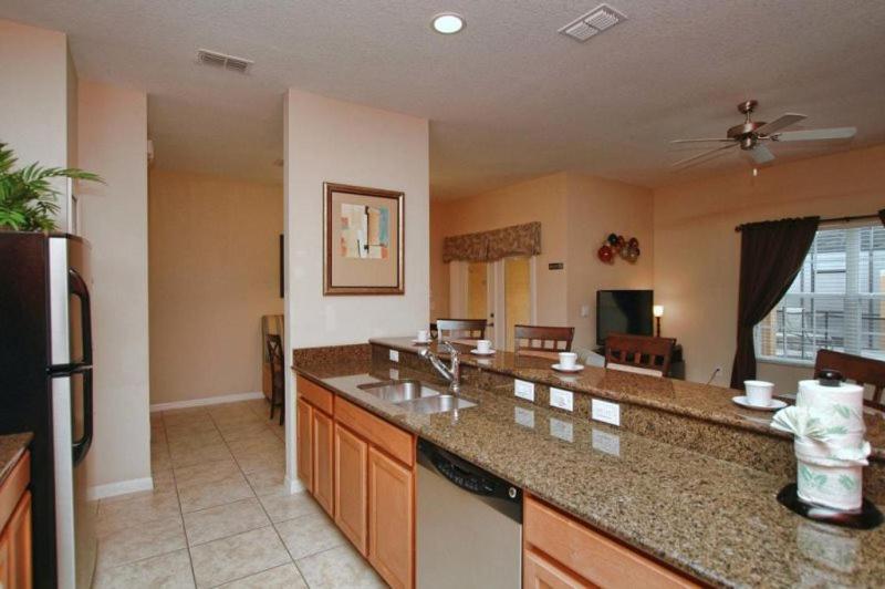 Beautiful 4 Bedroom Townhouse Located In Paradise Palms * Orlando