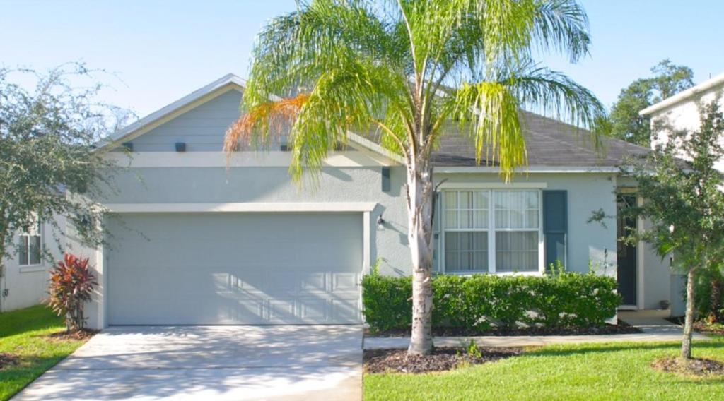 Apartment Southampton Vacation With Pool Near Orlando