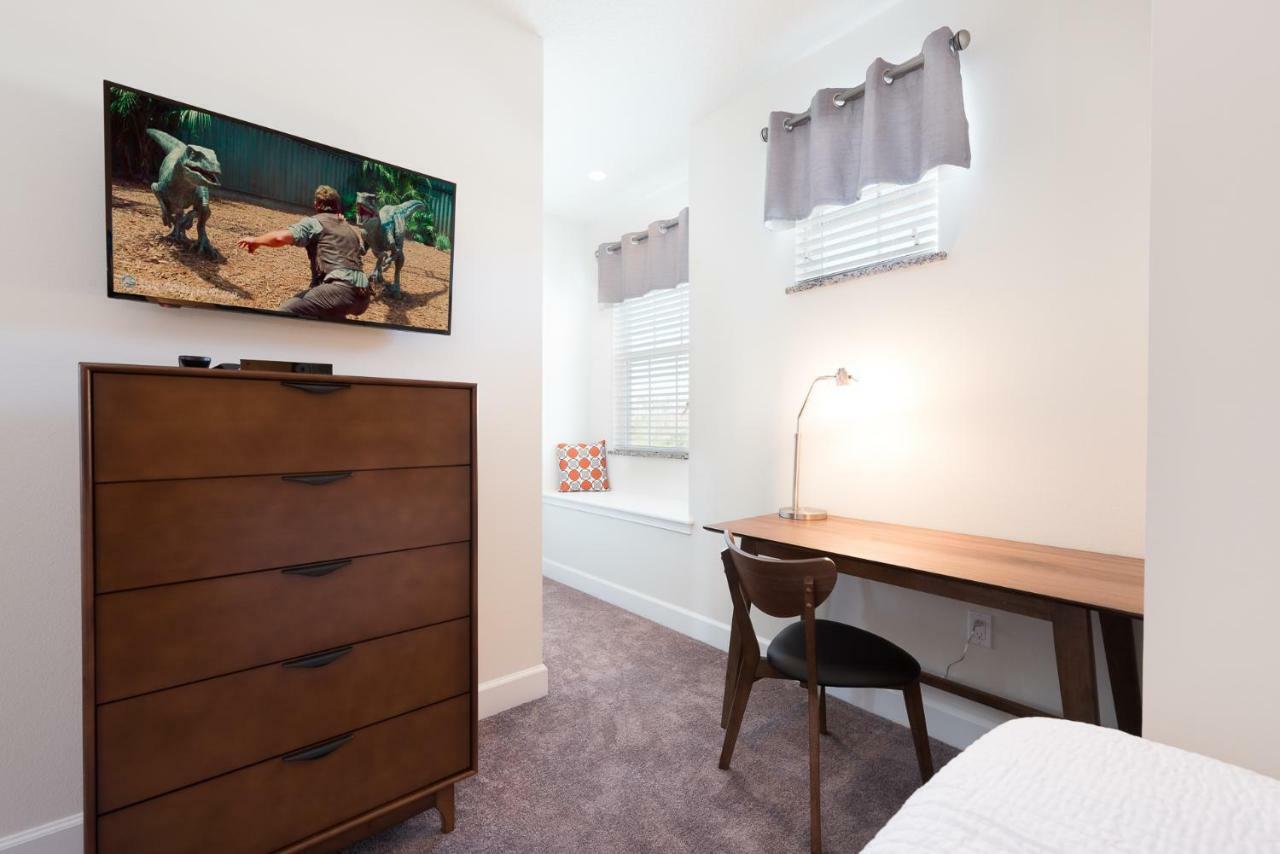 Beautiful 3 Bedroom Suites, 20 Min From Townhouse Villa *