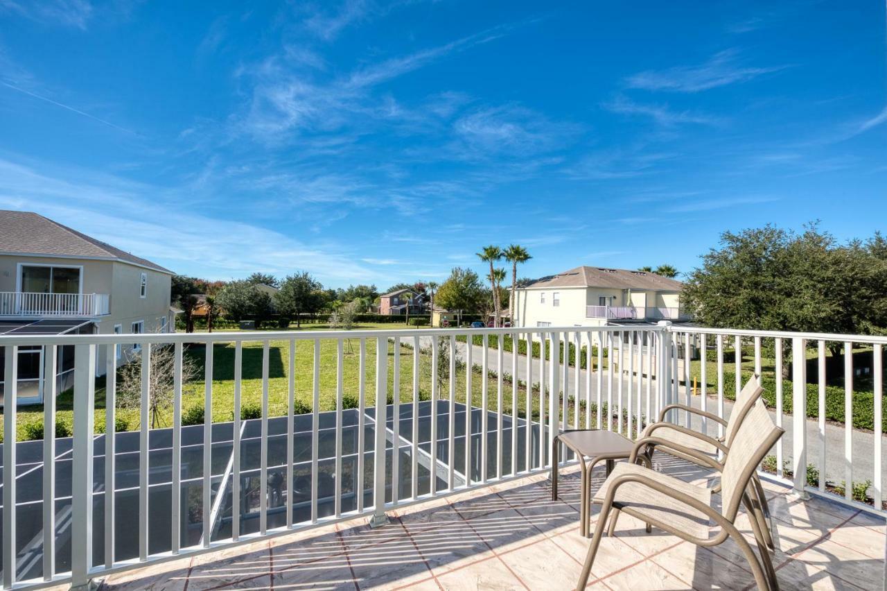 Beautiful 3 Bedroom Suites, 20 Min From Townhouse