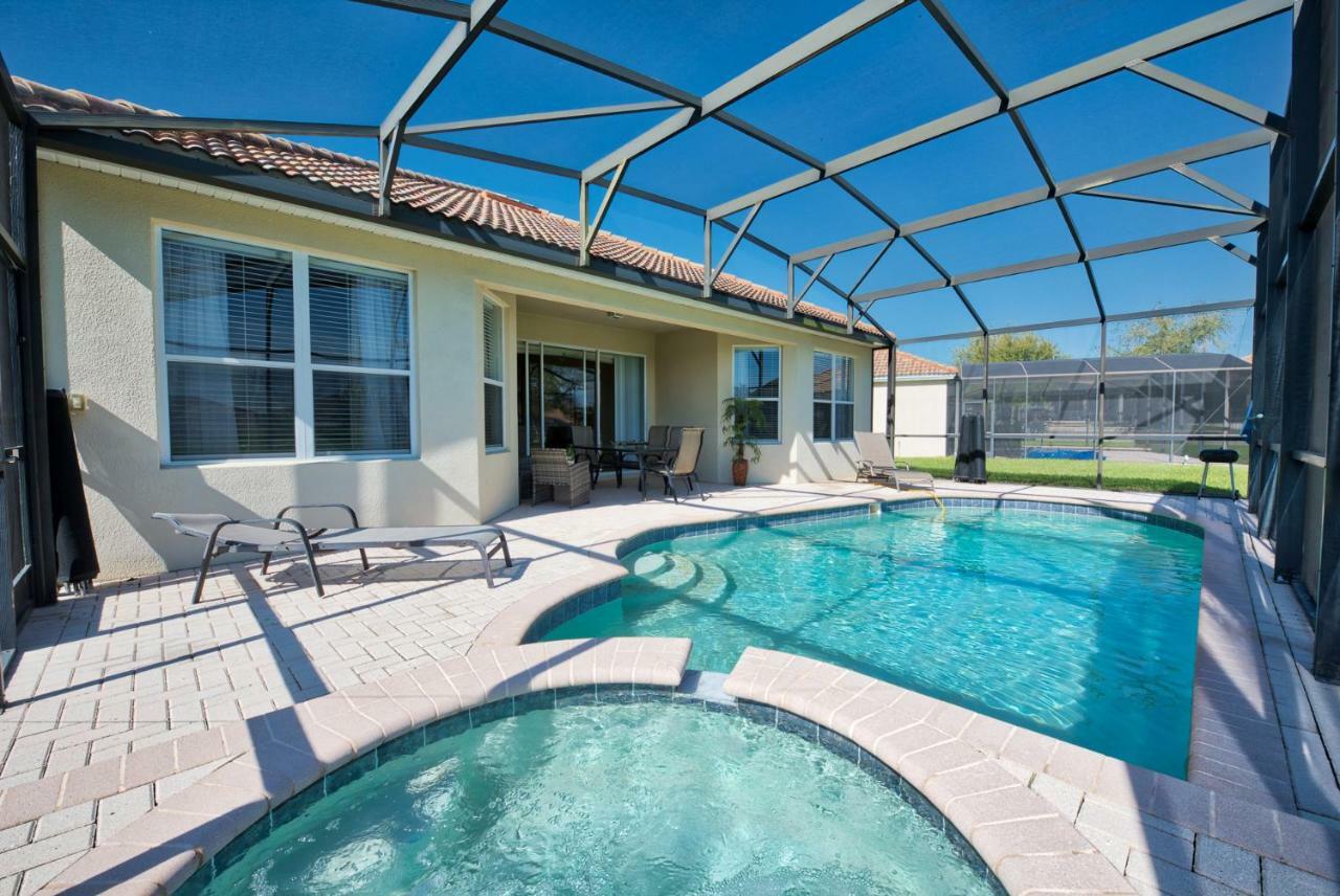 Spacious 5 Bedroom At Windsor Hills Villa