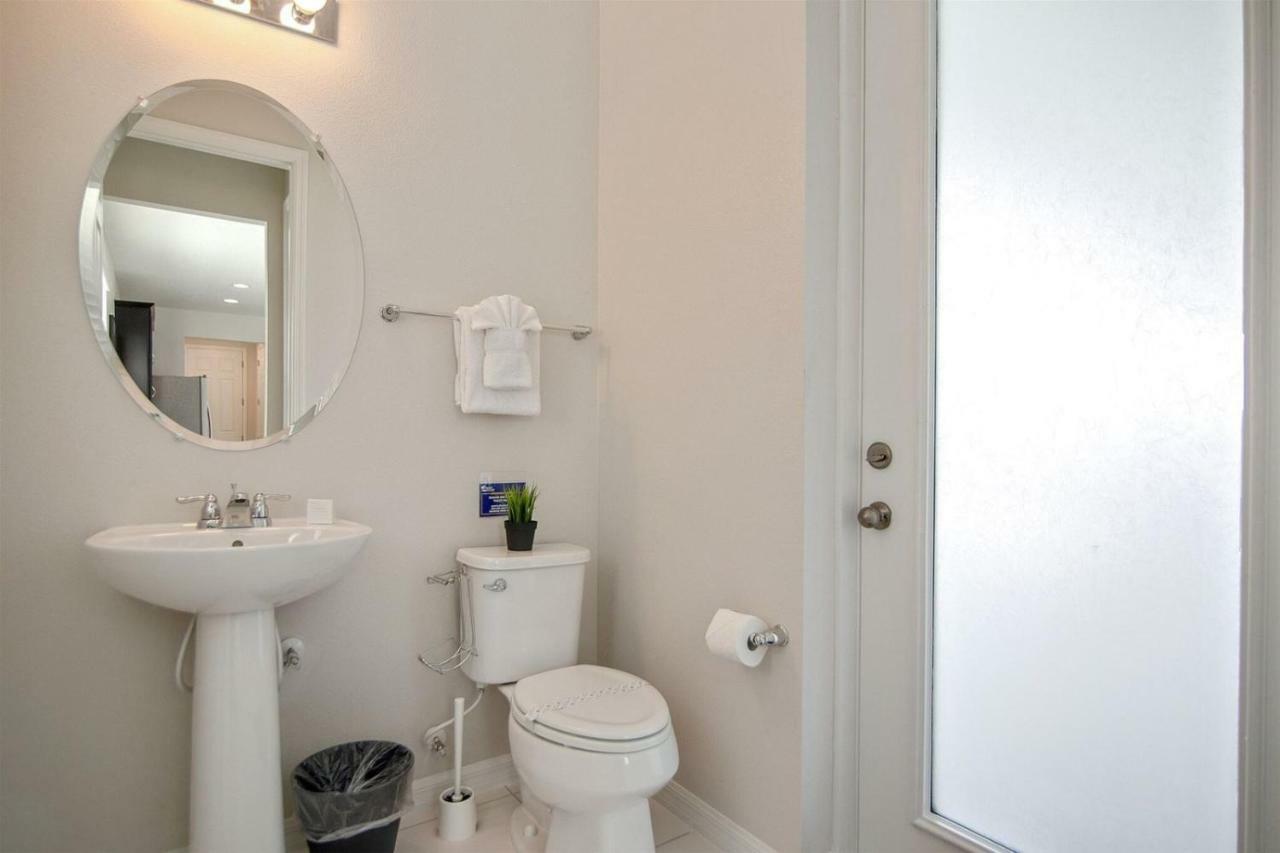 Superb Solara 5 Bedroom 4.5 Bath Pool Holiday home Orlando