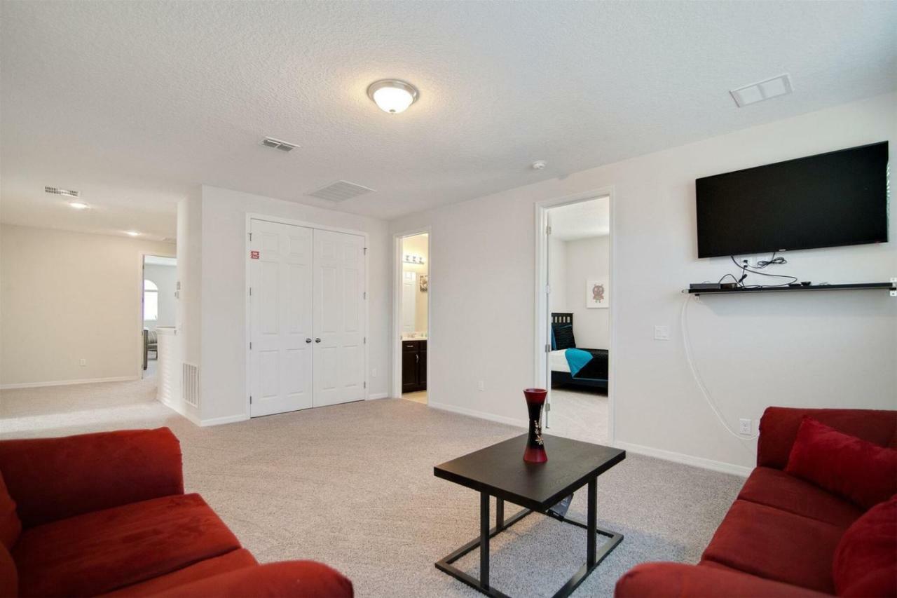 Superb Solara 5 Bedroom 4.5 Bath Pool *