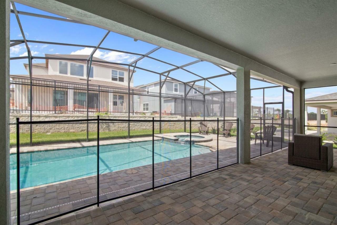 Superb Solara 5 Bedroom 4.5 Bath Pool Holiday home