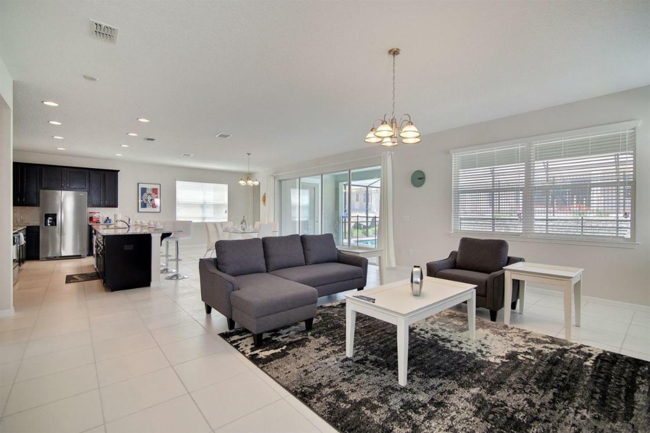 Superb Solara 5 Bedroom 4.5 Bath Pool Orlando