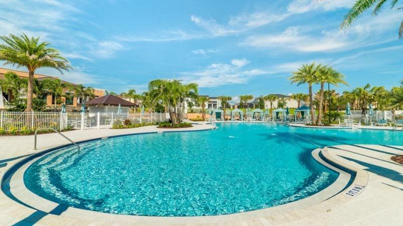 Superb Solara 5 Bedroom 4.5 Bath Pool Holiday home