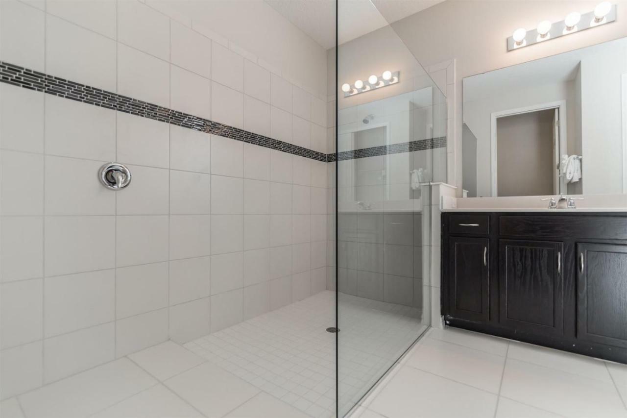 Superb Solara 5 Bedroom 4.5 Bath Pool Holiday home Orlando