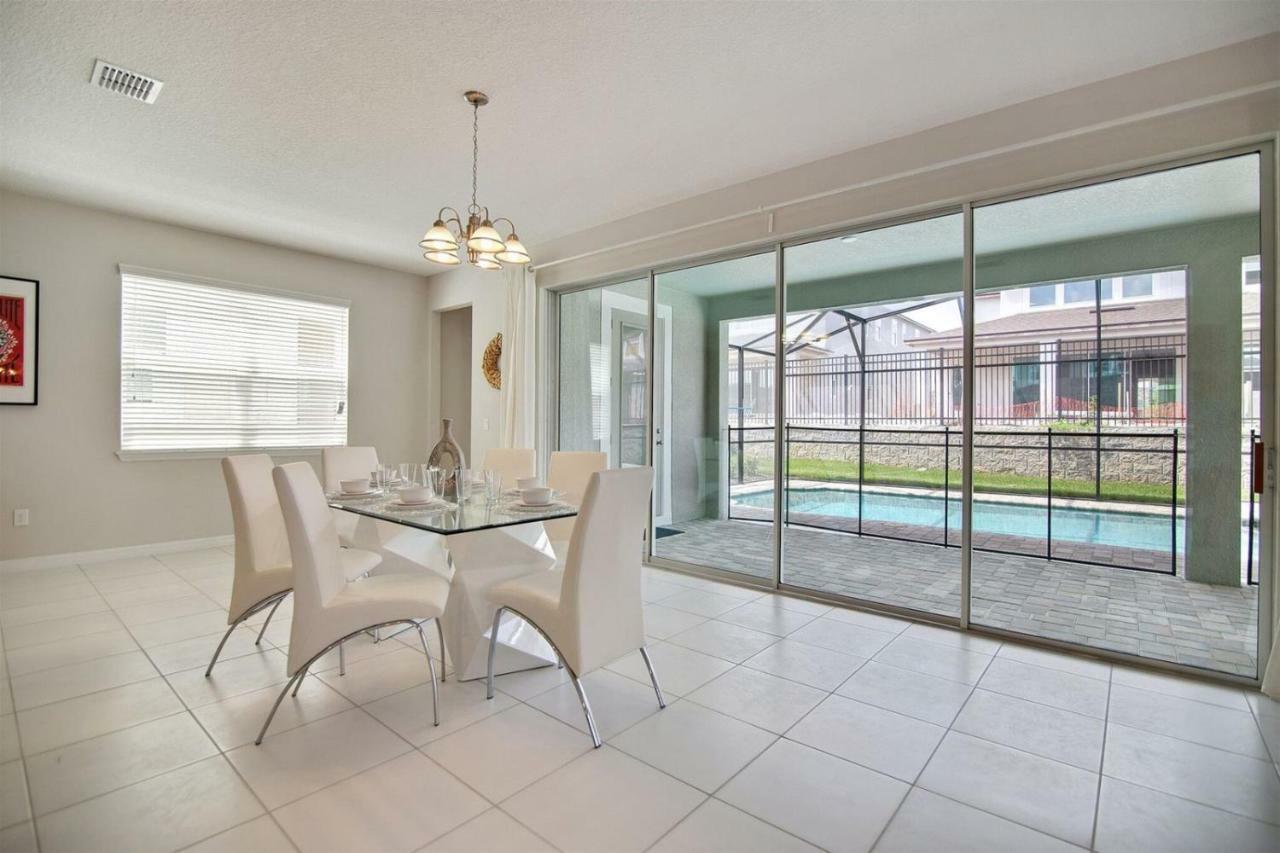 Superb Solara 5 Bedroom 4.5 Bath Pool Orlando