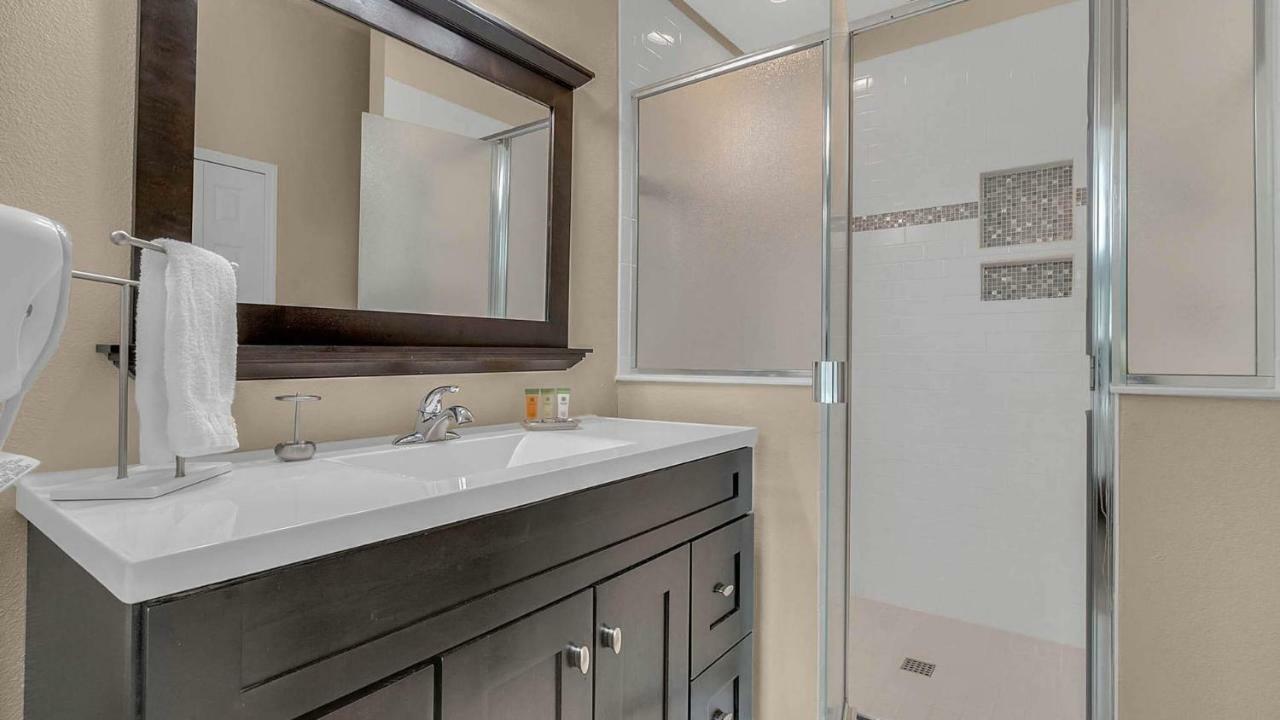 Backstage - In Popular 4 Bed Pool That's Very Close To Orlando
