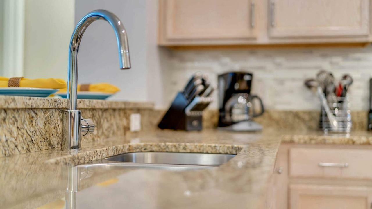 Backstage - In Popular 4 Bed Pool That's Very Close To Holiday home Orlando
