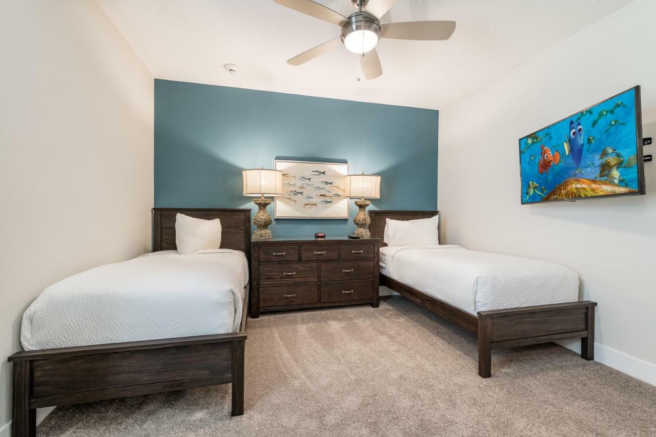 Holiday home Lovely By Rentyl Near With Private Pool, Pool Table, Wet Bar & Amenities - 300f