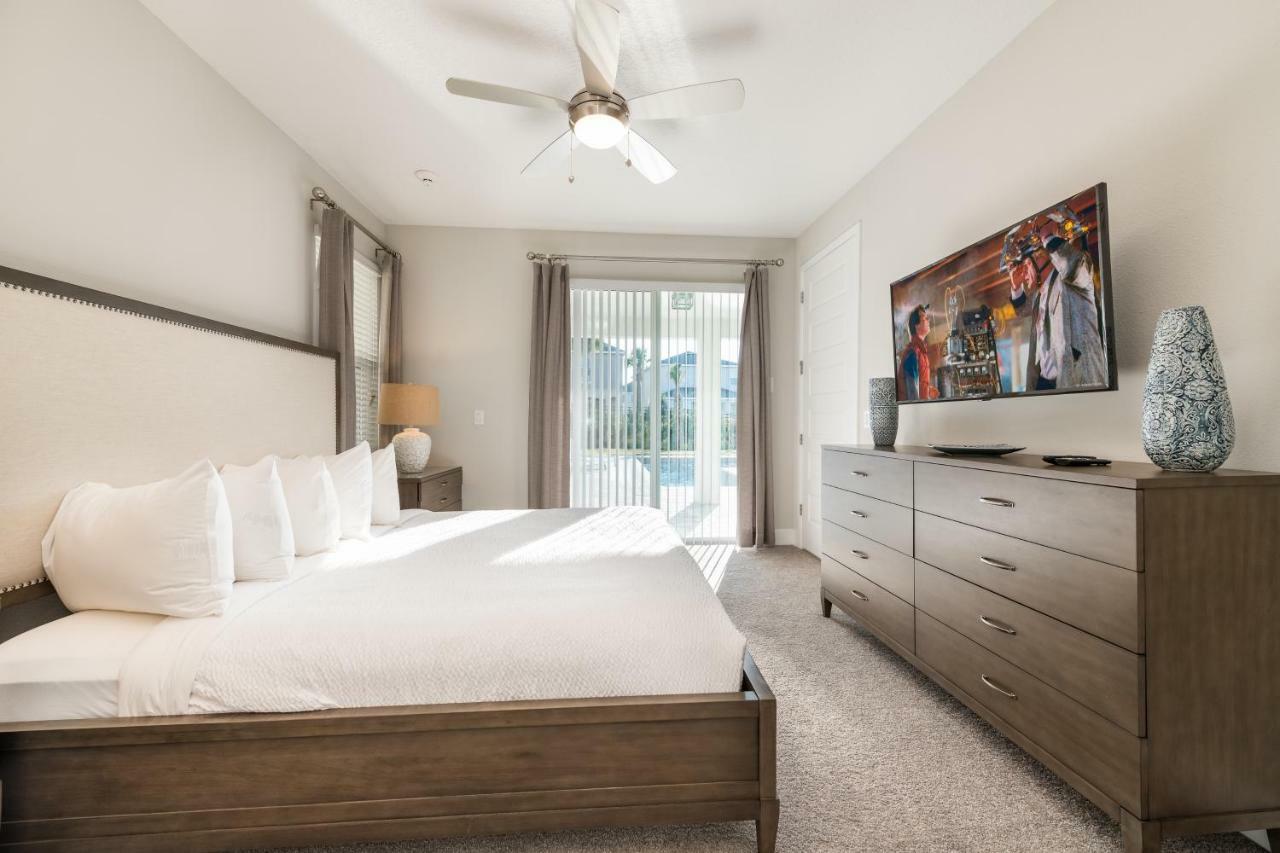 Holiday home Lovely By Rentyl Near With Private Pool, Pool Table, Wet Bar & Amenities - 300f *