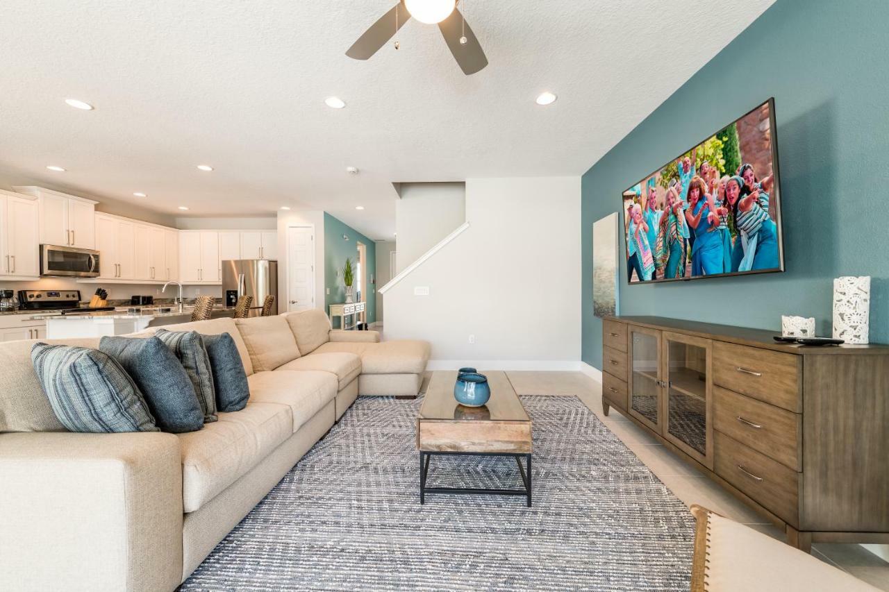 Holiday home Lovely By Rentyl Near With Private Pool, Pool Table, Wet Bar & Amenities - 300f