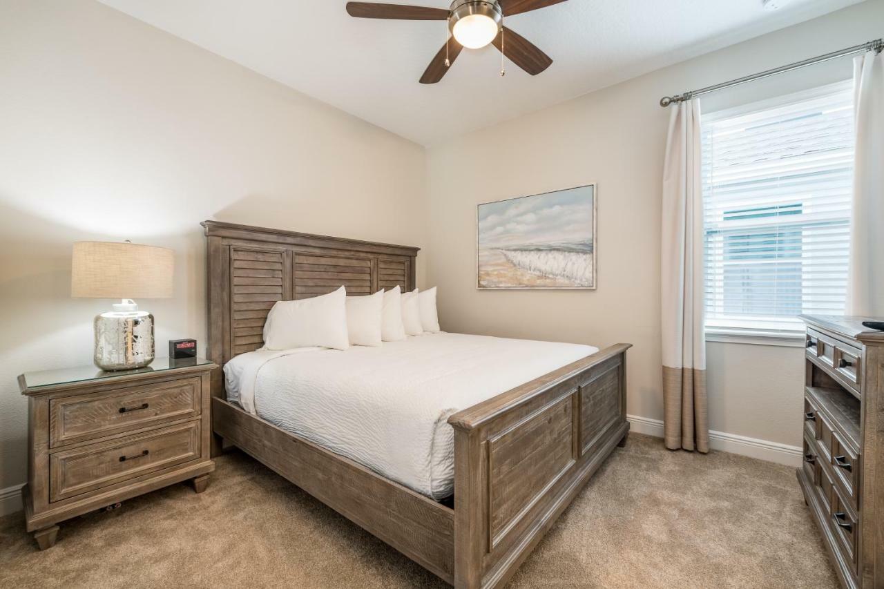 Cozy By Rentyl Near With Private Pool, Air Hockey Table & Amenities - 321b Holiday home