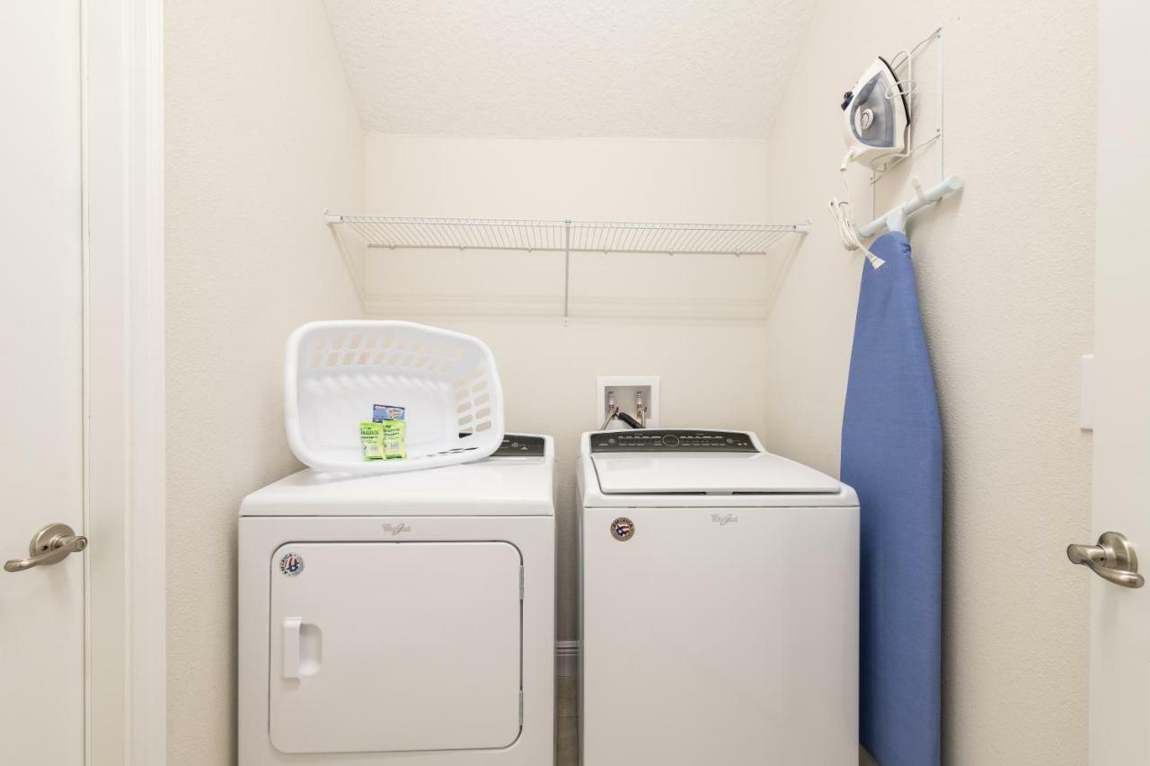 Cozy By Rentyl Near With Private Pool, Air Hockey Table & Amenities - 321b Holiday home