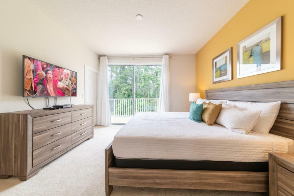 Charming Townhome With Private Pool Near