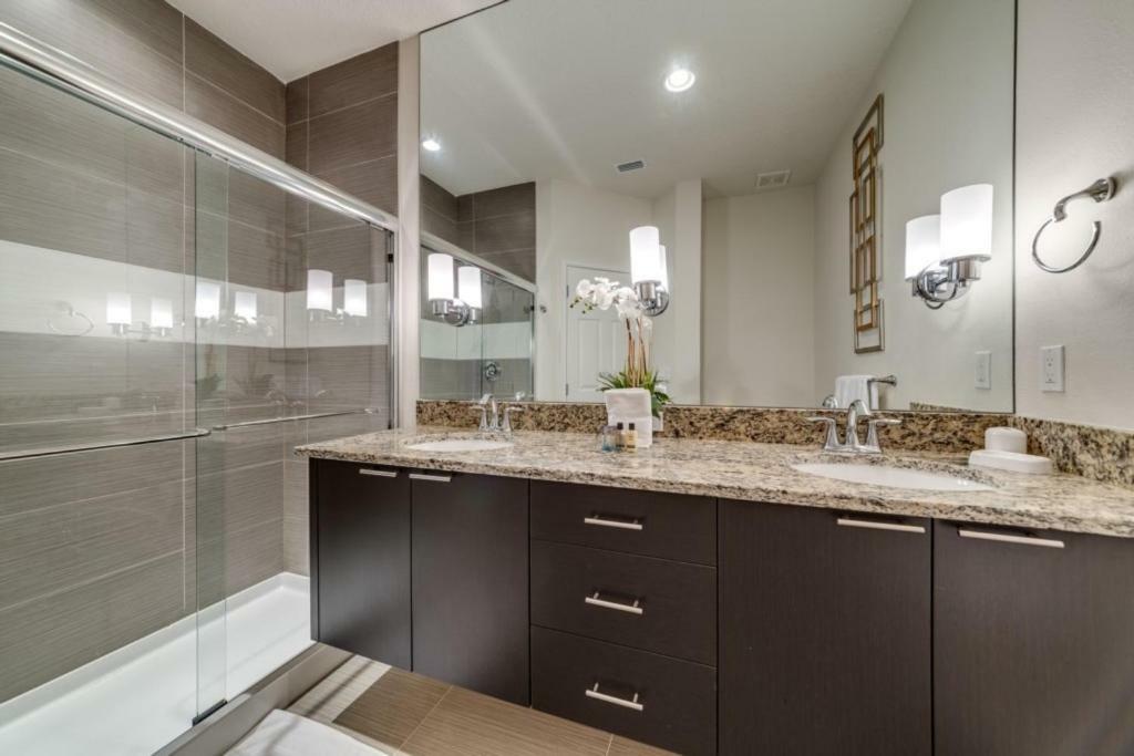 Charming Townhome With Private Pool Near Villa *