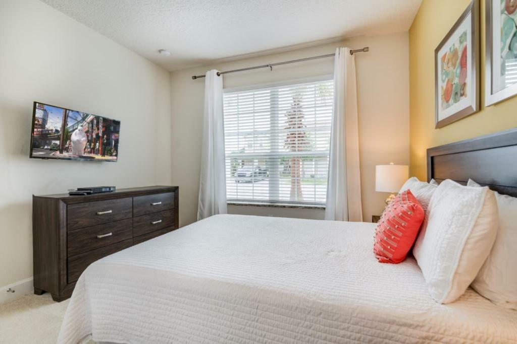 Charming Townhome With Private Pool Near