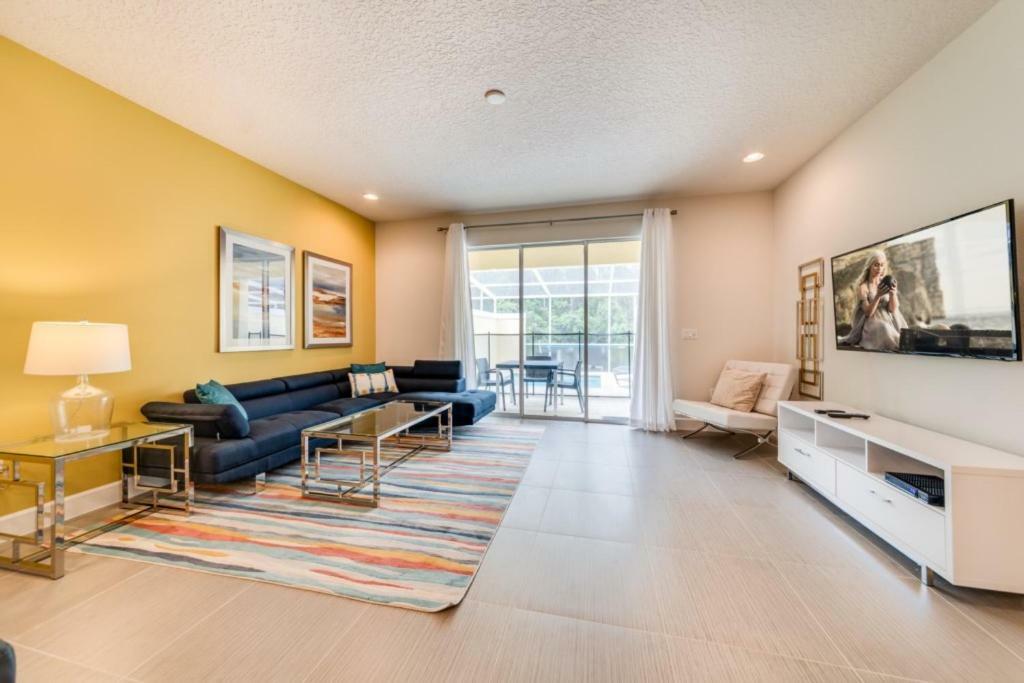 Charming Townhome With Private Pool Near Villa