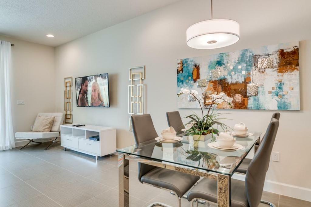 Charming Townhome With Private Pool Near Villa *