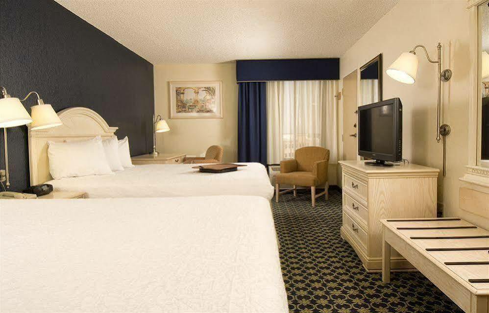 Hampton Near Universal Blv/international Dr 3*