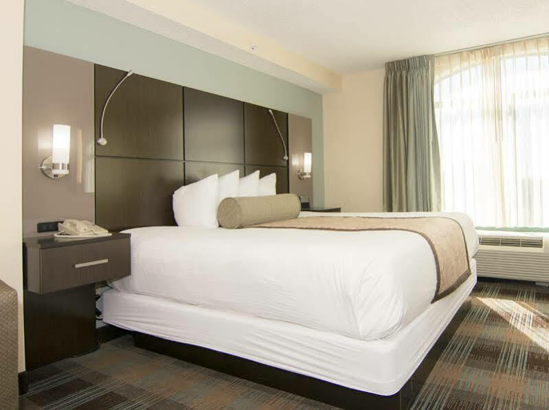 Hotel Wingate By Wyndham - International Airport- Free Hot Breakfast