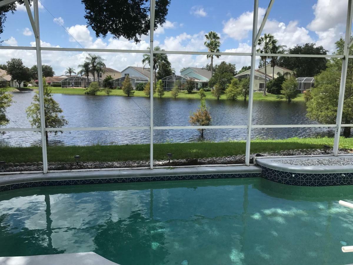 8062 White Crane Court Holiday home
