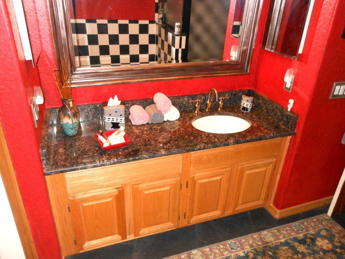 Guest house Lakefront Suites 3*