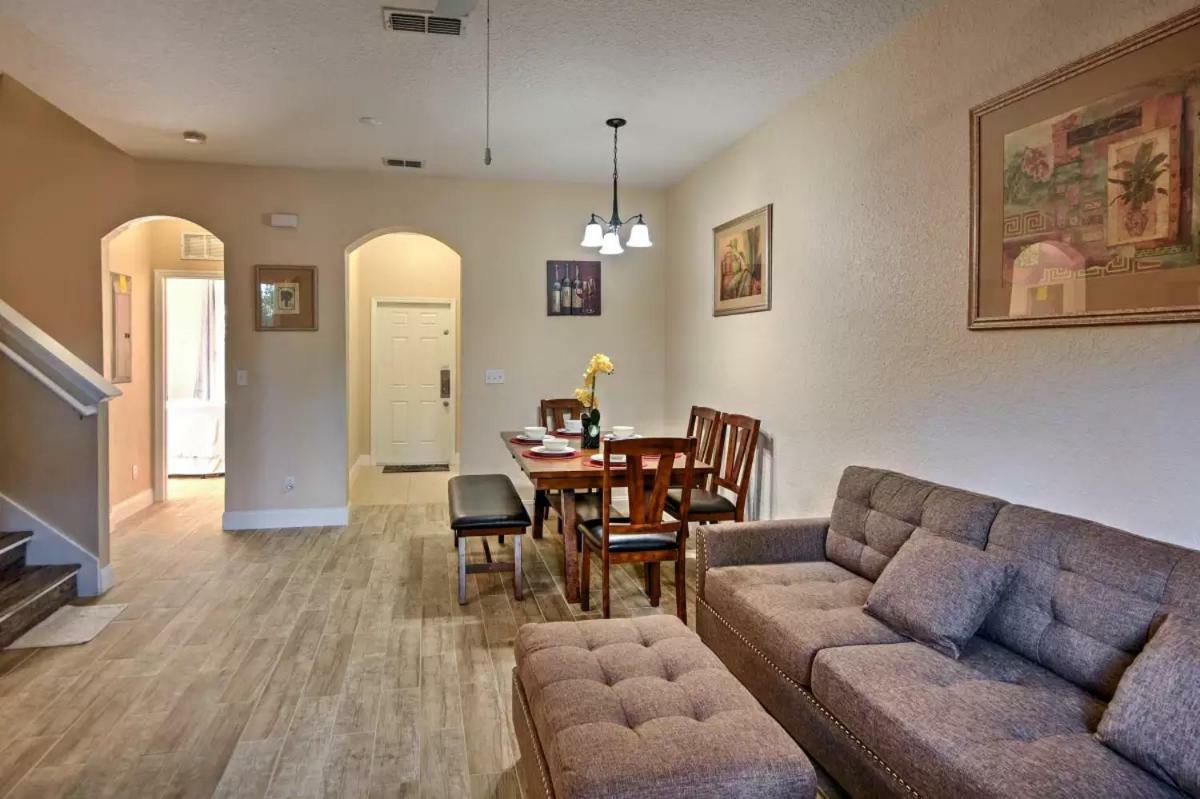 Regal Oaks 3 Beds 3 Baths Kissimmee Disney Holiday home