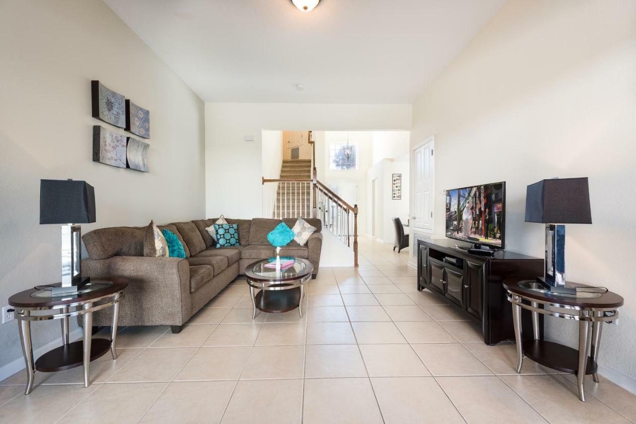 Villa 2500 Archfeld Boulevard *