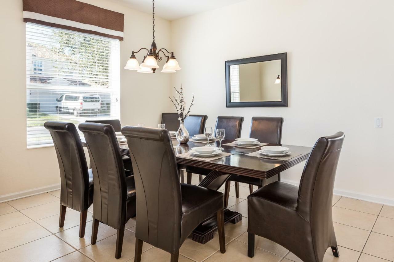 Villa 2500 Archfeld Boulevard *