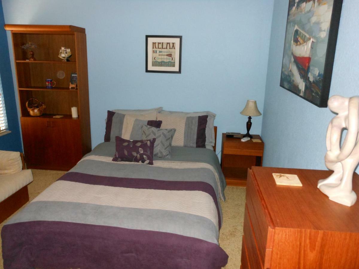Lakefront Suites Guest house