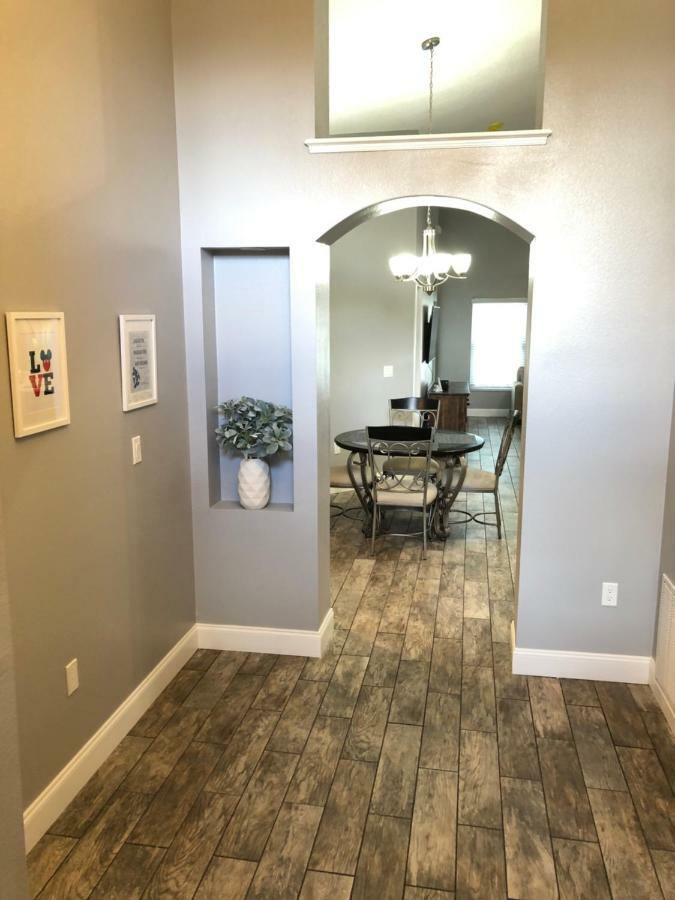 Mickey's Landing: Luxurious 4br Retreat With Pool & Game