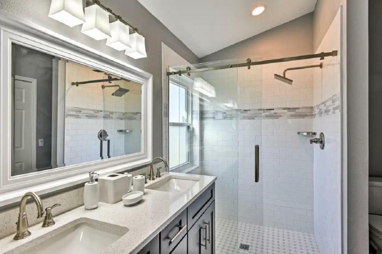 Mickey's Landing: Luxurious 4br Retreat With Pool & Game *