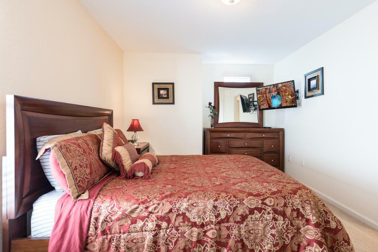 2500 Archfeld Boulevard Villa *
