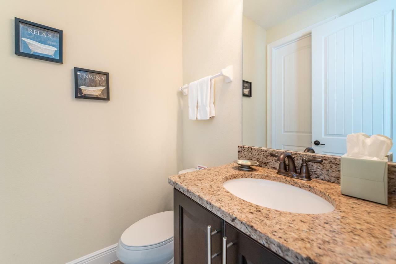 Lovely By Rentyl Near With Private Screened In Pool & Amenities - 430l Holiday home *