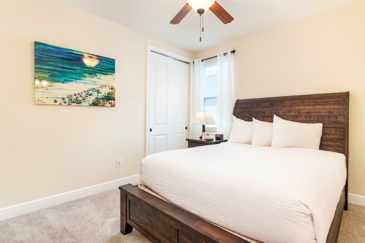 Holiday home Lovely By Rentyl Near With Private Screened In Pool & Amenities - 430l *