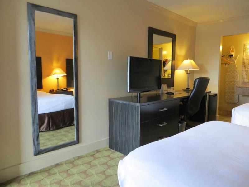 Hotel Suburban International Drive 2*