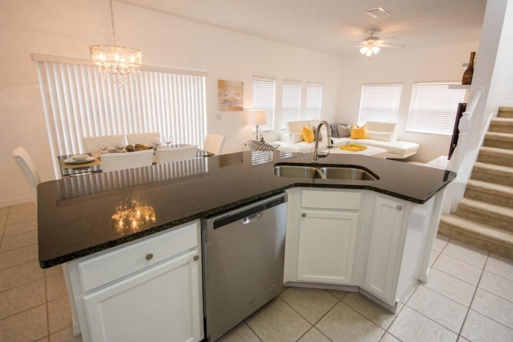 Private Pool And Bunk Beds Plenty Of Room! Townhouse Holiday home *