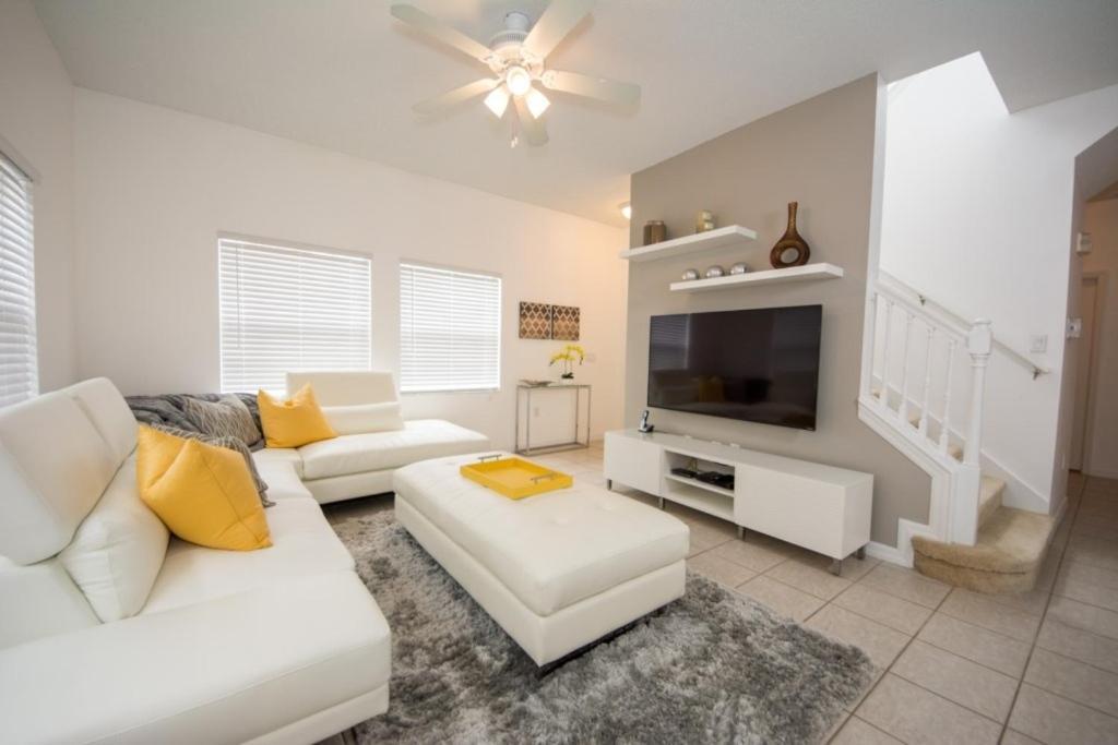 Private Pool And Bunk Beds Plenty Of Room! Townhouse Holiday home *