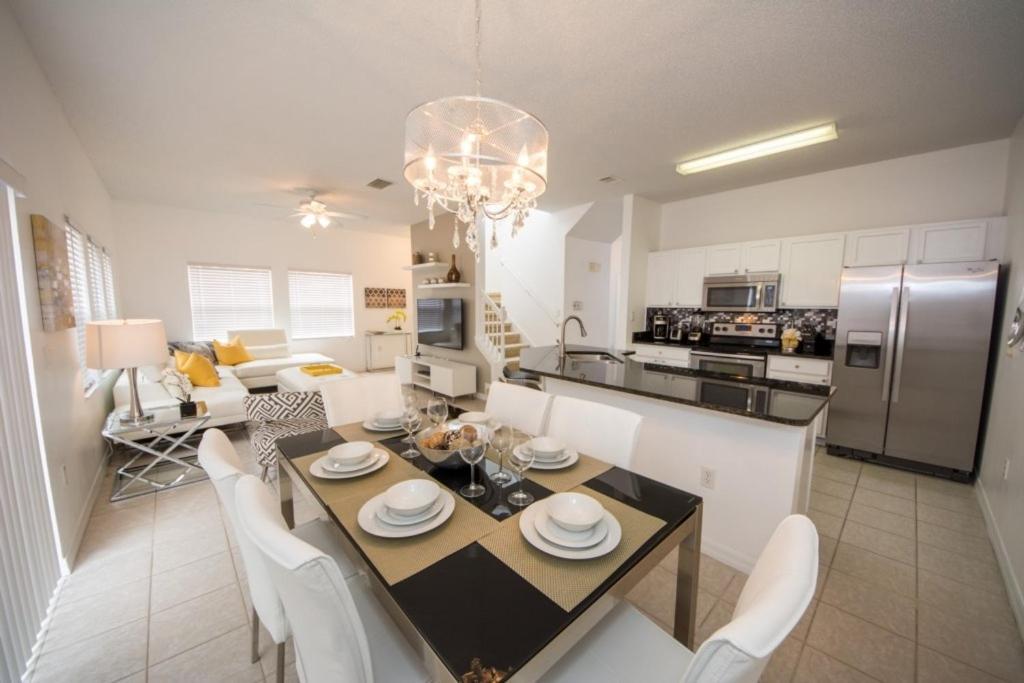 Private Pool And Bunk Beds Plenty Of Room! Townhouse Holiday home
