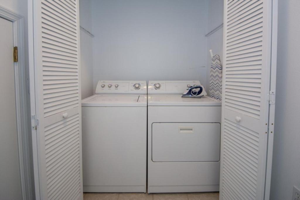 Private Pool And Bunk Beds Plenty Of Room! Townhouse Orlando