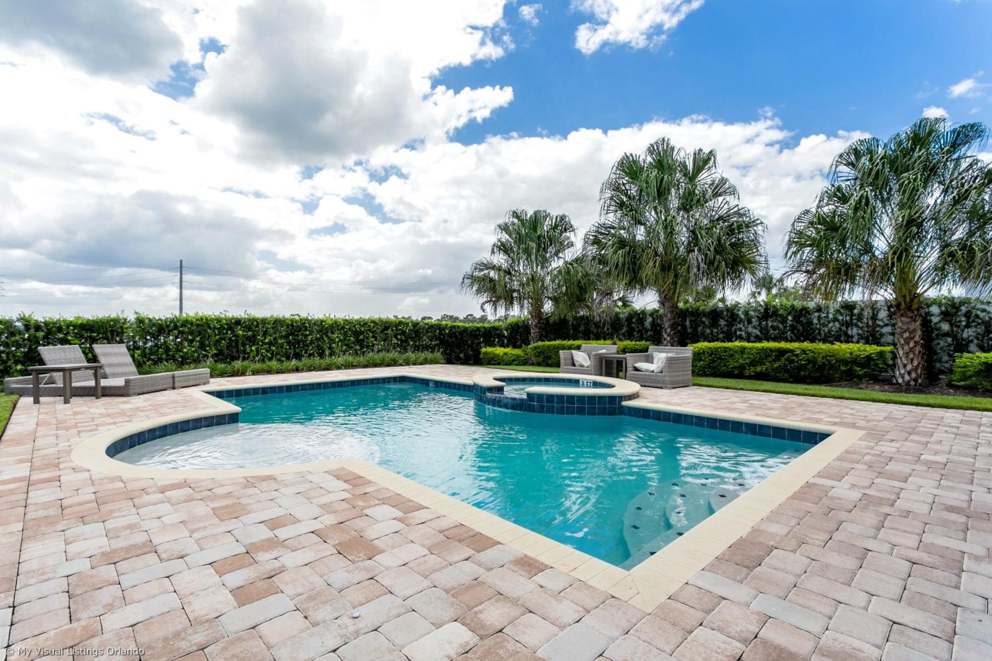 Holiday home 6 Bedroom Vacation With Pool