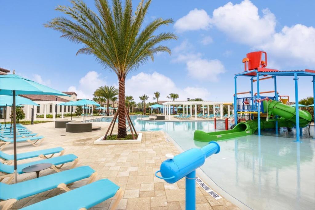8 Bedroom Vacation In Windsor At Westside *