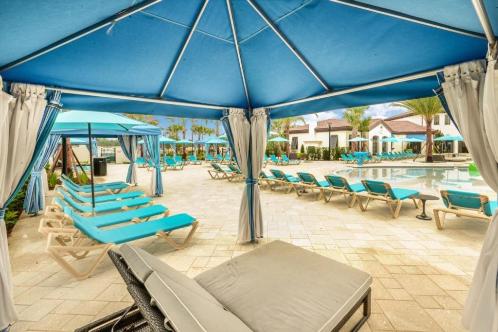 8 Bedroom Vacation In Windsor At Westside Villa