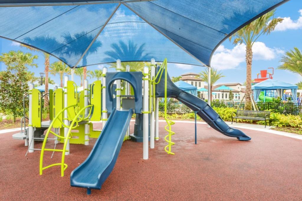 8 Bedroom Vacation In Windsor At Westside *